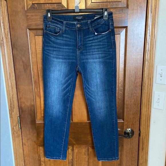Old Navy Denim - Judy Blue Lis Angeles Relaxed Fit Ankle Hi Rise Distress Jeans Size 31 x 26”